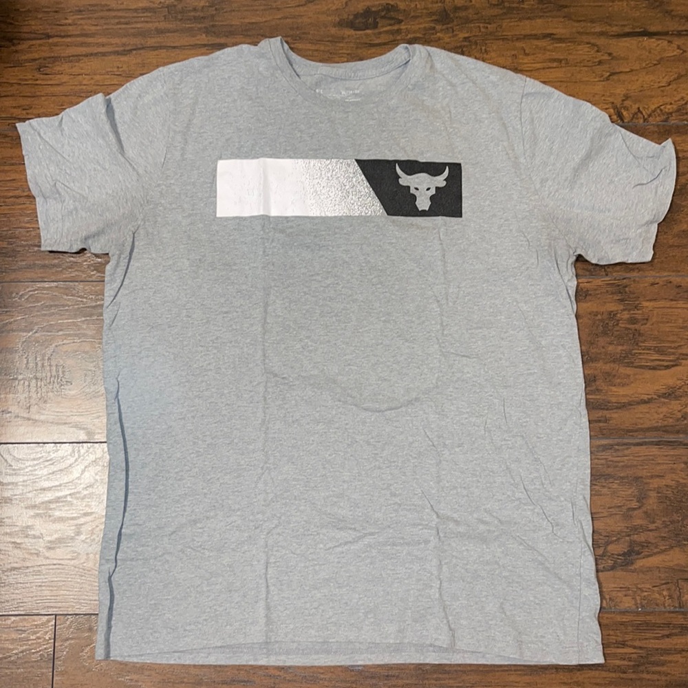 Men’s XL Under Armor tee